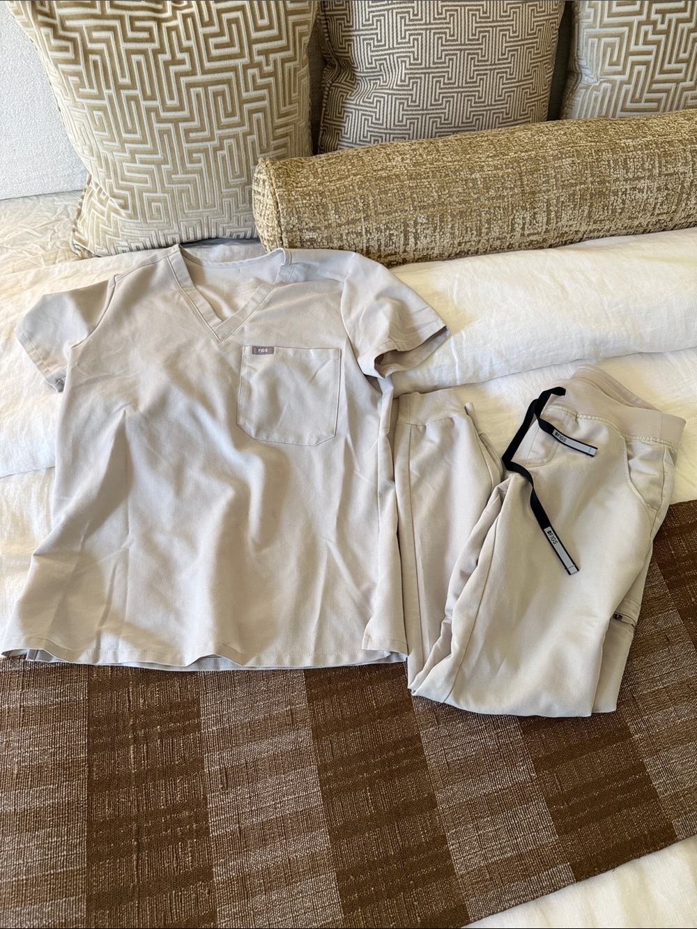 Figs limited edition Bone XS Catarina and reg Zamora joggers